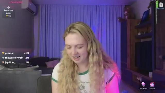 Image 11 of small_blondee Stream on Chaturbate on 3 months ago