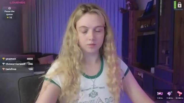 Image 8 of small_blondee Stream on Chaturbate on 3 months ago