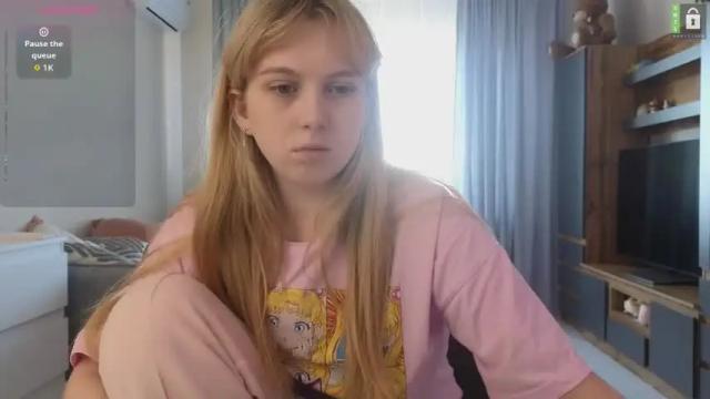 Image 2 of small_blondee Stream on Chaturbate on 2 days ago