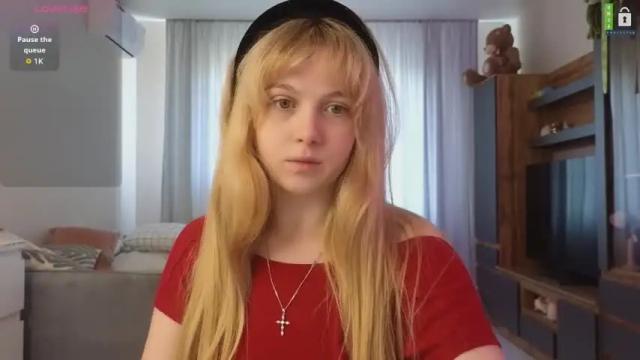 Image 6 of small_blondee Stream on Chaturbate on 2 days ago