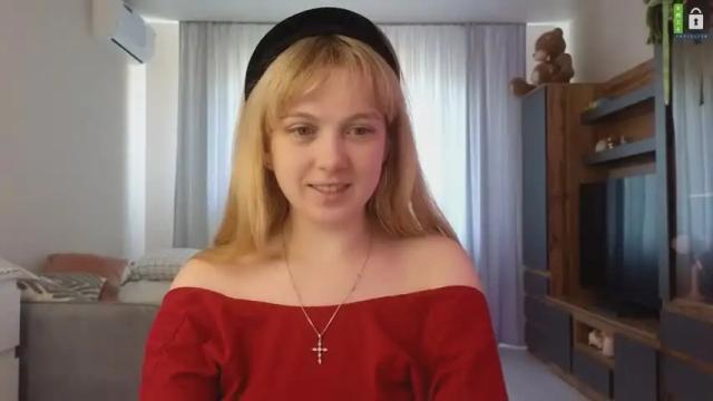 Image 8 of small_blondee Stream on Chaturbate on 2 days ago