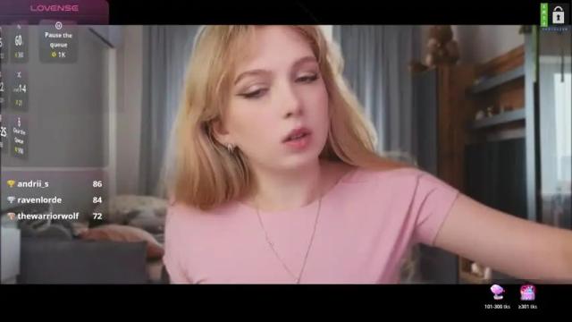 Image 8 of small_blondee Stream on Chaturbate on 2 months ago