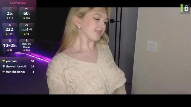 Image 10 of small_blondee Stream on Chaturbate on 1 month ago