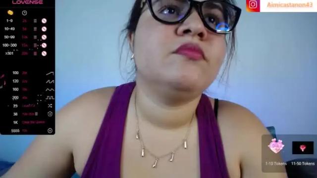 Image 2 of smallanabella21 Stream on Chaturbate on 16 months ago