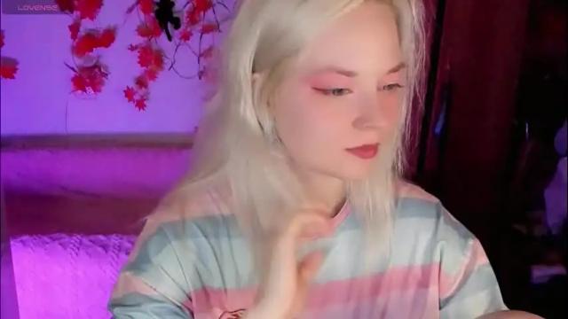 Image 2 of smallimpmeili Stream on Chaturbate on 6 days ago