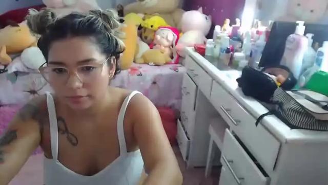 Image 12 of smallsweet18 Stream on Chaturbate on 17 months ago
