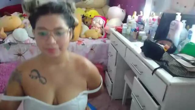 Image 2 of smallsweet18 Stream on Chaturbate on 17 months ago