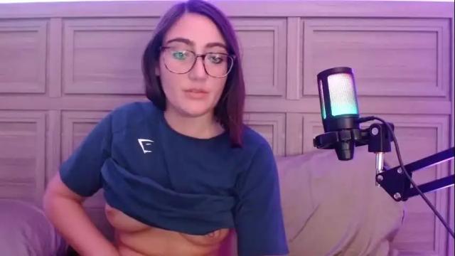 Image 3 of smexy_bun Stream on Chaturbate on 4 months ago