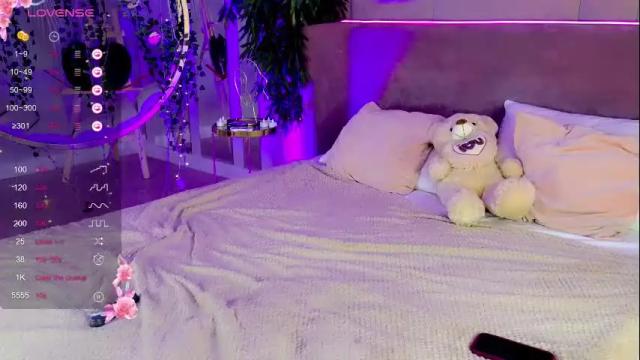 Image 4 of smiley_mia_ Stream on Chaturbate on 1 month ago