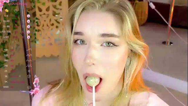 Image 7 of smiley_mia_ Stream on Chaturbate on 1 month ago