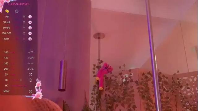 Image 7 of smiley_mia_ Stream on Chaturbate on 28 days ago