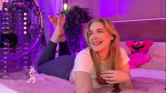 Image 4 of smiley_mia_ Stream on Chaturbate on 25 days ago