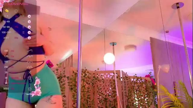Image 3 of smiley_mia_ Stream on Chaturbate on 23 days ago