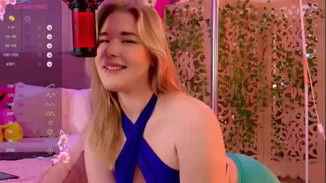 Image 6 of smiley_mia_ Stream on Chaturbate on 23 days ago