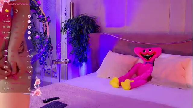 Image 3 of smiley_mia_ Stream on Chaturbate on 20 days ago