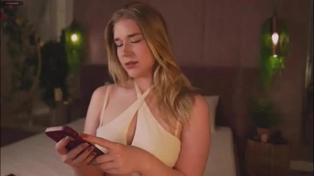 Image 3 of smiley_mia_ Stream on Chaturbate on 1 month ago