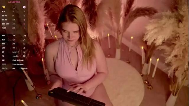 Image 11 of smiley_mia_ Stream on Chaturbate on 9 days ago