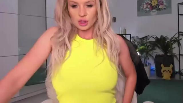 Image 11 of smileyely1 Stream on Chaturbate on 14 months ago