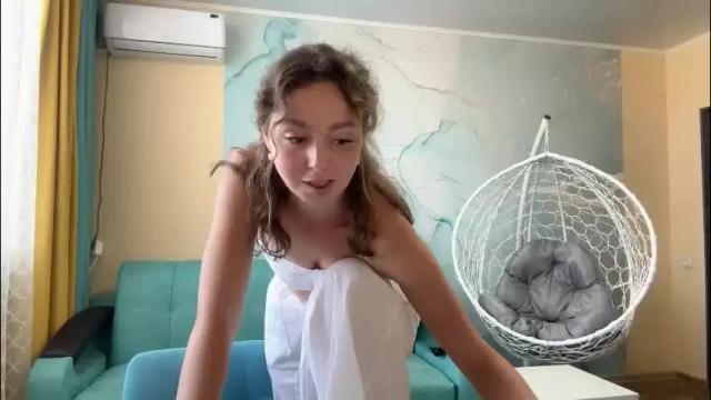 Image 11 of smiling_riddle Stream on Chaturbate on 2 months ago
