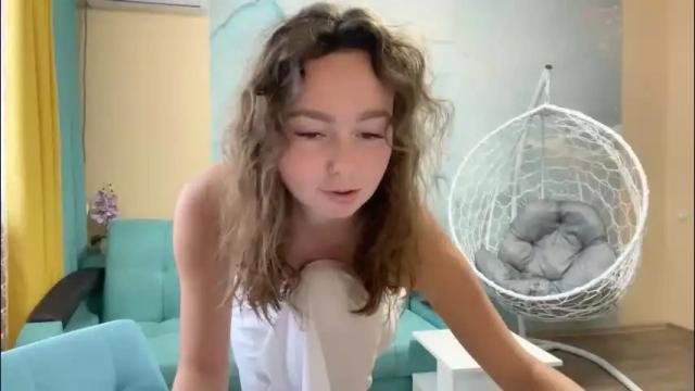 Image 4 of smiling_riddle Stream on Chaturbate on 1 month ago