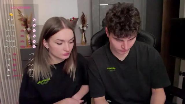 Image 12 of smoking_queens Stream on Chaturbate on 17 months ago