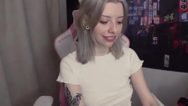 Image 2 of smokykira Stream on Chaturbate on 15 months ago