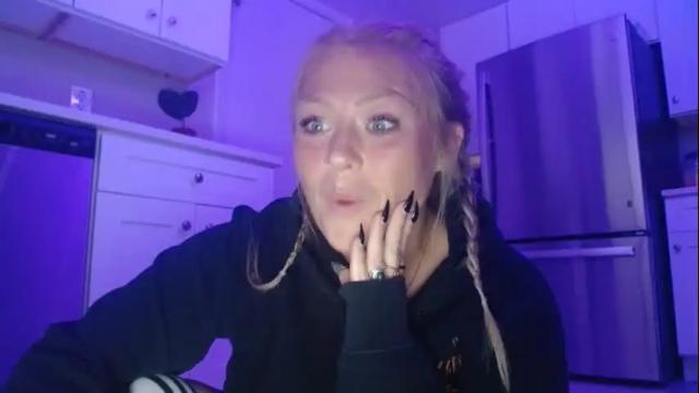 Image 2 of sneakyalicek Stream on Chaturbate on 5 months ago