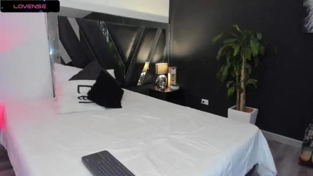 Image 2 of snooky_clintonn Stream on Chaturbate on 15 months ago