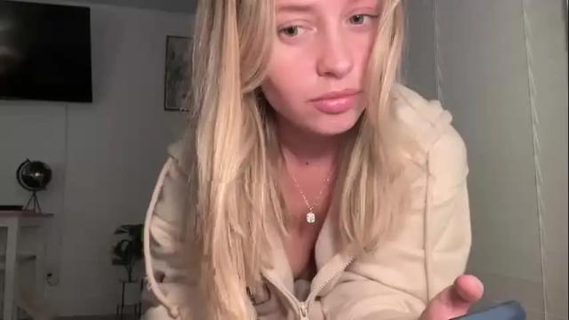 Image 11 of snow_doll69 Stream on Chaturbate on 12 months ago