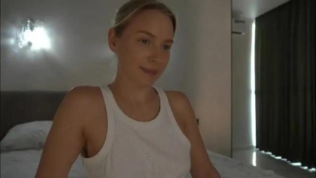 Image 4 of snow_is_falling Stream on Chaturbate on 1 month ago