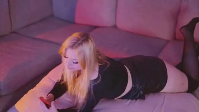 Image 10 of snowyphoenix Stream on Chaturbate on 9 days ago