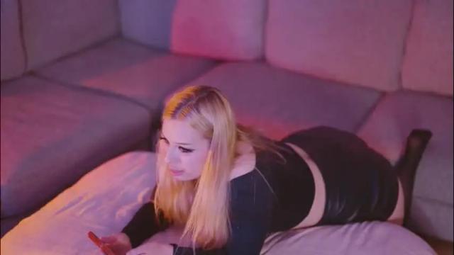 Image 11 of snowyphoenix Stream on Chaturbate on 9 days ago