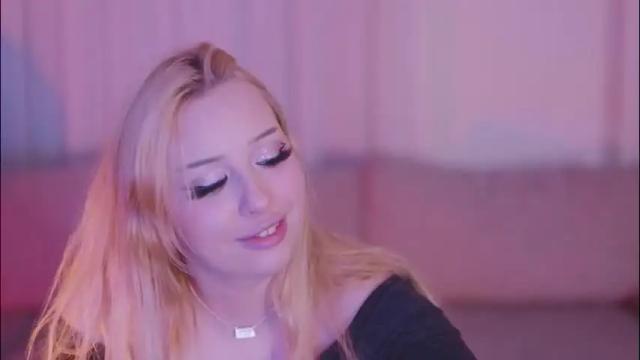 Image 7 of snowyphoenix Stream on Chaturbate on 9 days ago