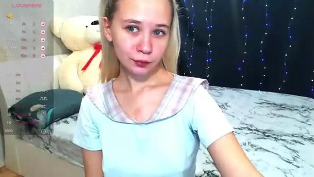 Image 11 of so_cute_holly Stream on Chaturbate on 21 months ago