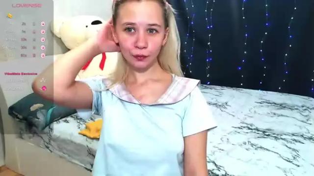 Image 12 of so_cute_holly Stream on Chaturbate on 21 months ago