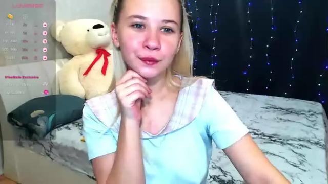 Image 2 of so_cute_holly Stream on Chaturbate on 21 months ago
