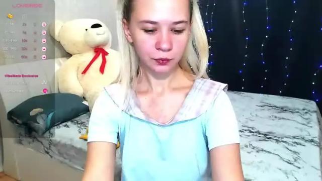 Image 4 of so_cute_holly Stream on Chaturbate on 21 months ago