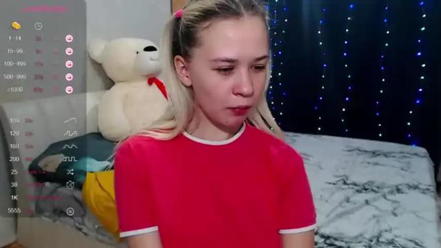 Image 3 of so_cute_holly Stream on Chaturbate on 21 months ago
