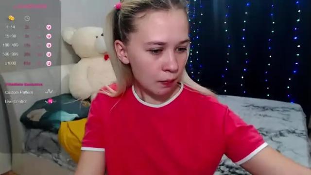 Image 4 of so_cute_holly Stream on Chaturbate on 21 months ago