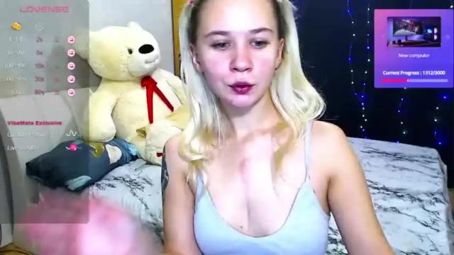 Image 12 of so_cute_holly Stream on Chaturbate on 21 months ago