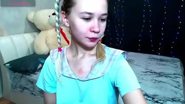 Image 2 of so_cute_holly Stream on Chaturbate on 21 months ago