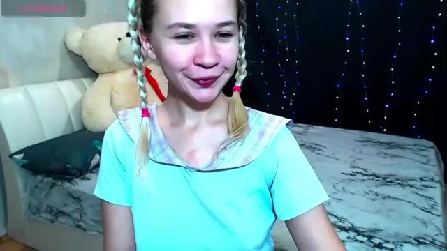 Image 3 of so_cute_holly Stream on Chaturbate on 21 months ago