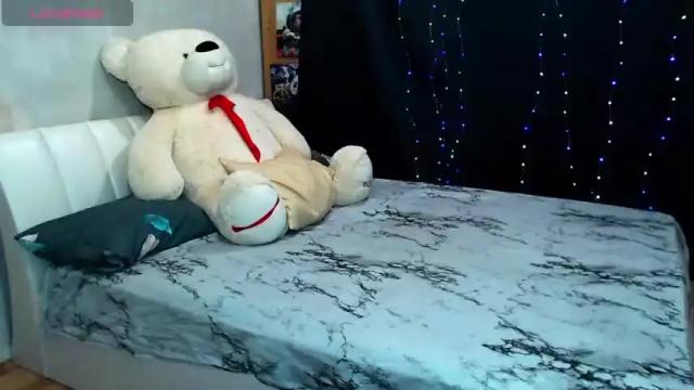 Image 6 of so_cute_holly Stream on Chaturbate on 21 months ago