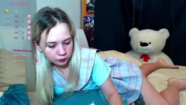 Image 8 of so_cute_holly Stream on Chaturbate on 20 months ago