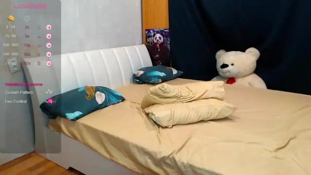 Image 11 of so_cute_holly Stream on Chaturbate on 19 months ago