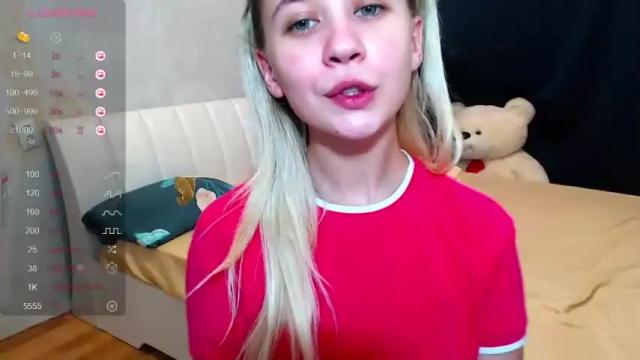 Image 4 of so_cute_holly Stream on Chaturbate on 19 months ago