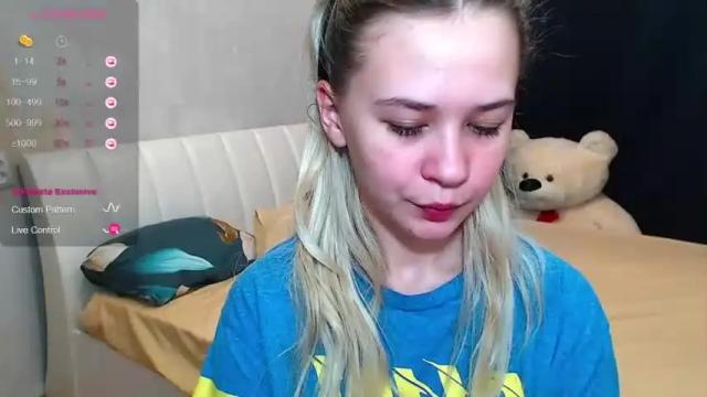 Image 12 of so_cute_holly Stream on Chaturbate on 19 months ago