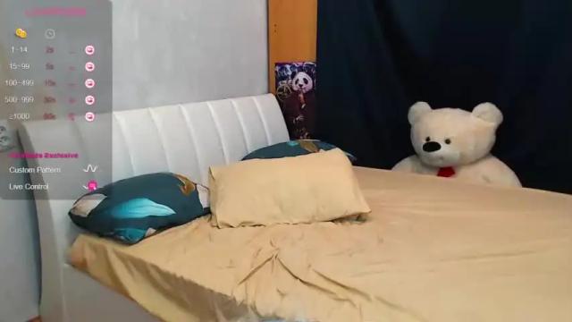 Image 4 of so_cute_holly Stream on Chaturbate on 19 months ago