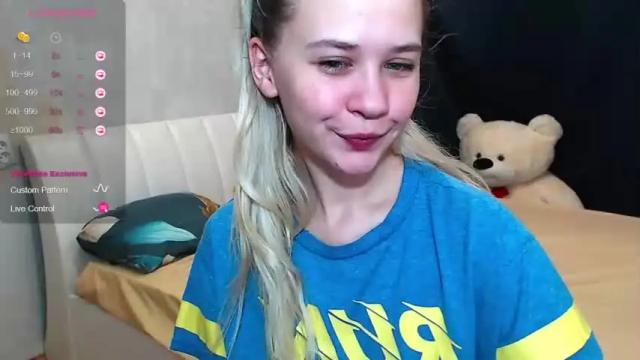 Image 6 of so_cute_holly Stream on Chaturbate on 19 months ago