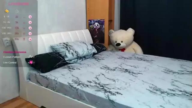 Image 12 of so_cute_holly Stream on Chaturbate on 19 months ago